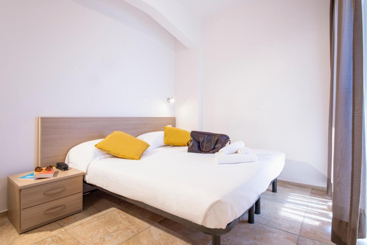 Hotel Jolly Roger Pietra Ligure Exterior foto