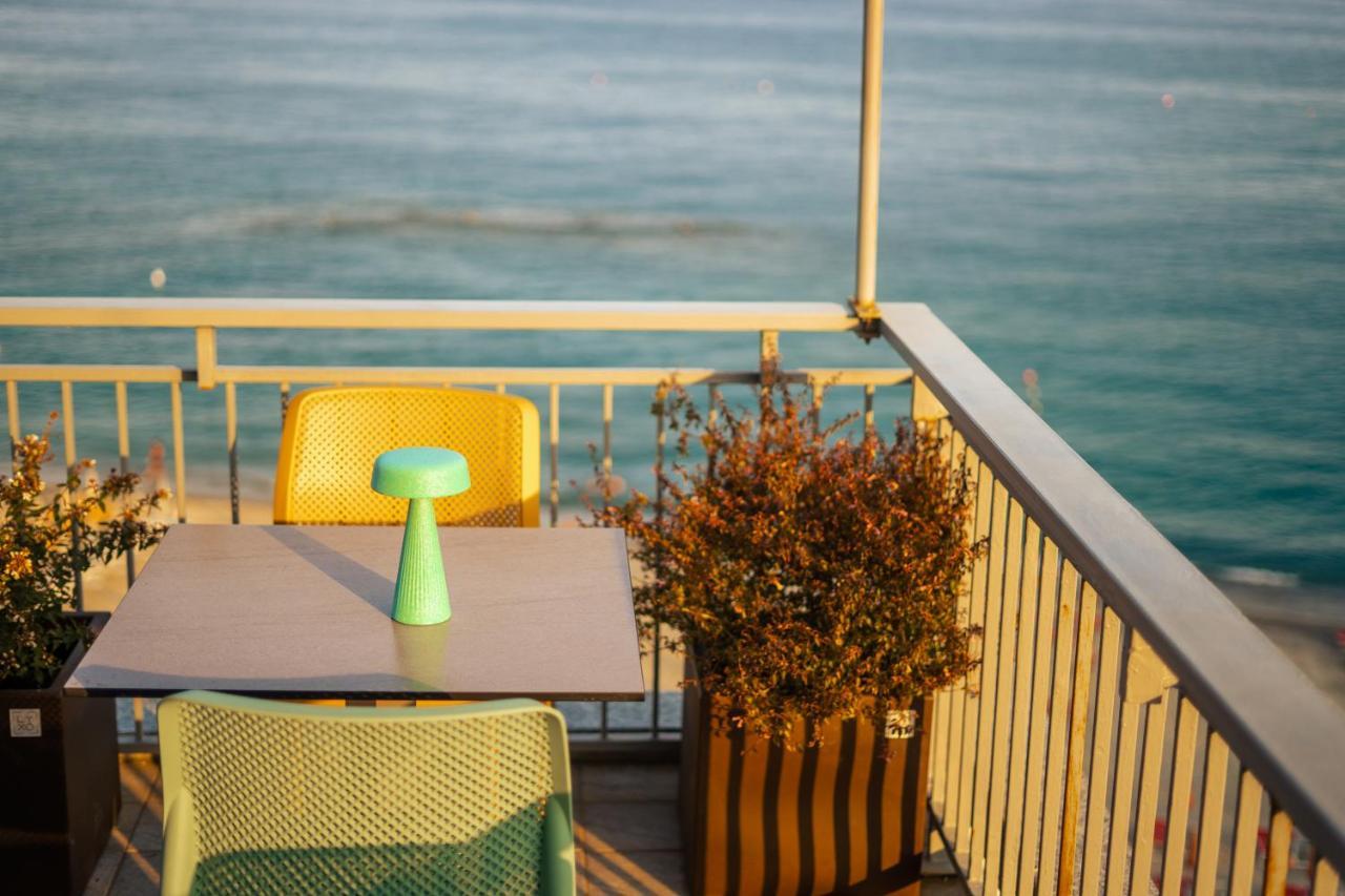 Hotel Jolly Roger Pietra Ligure Exterior foto