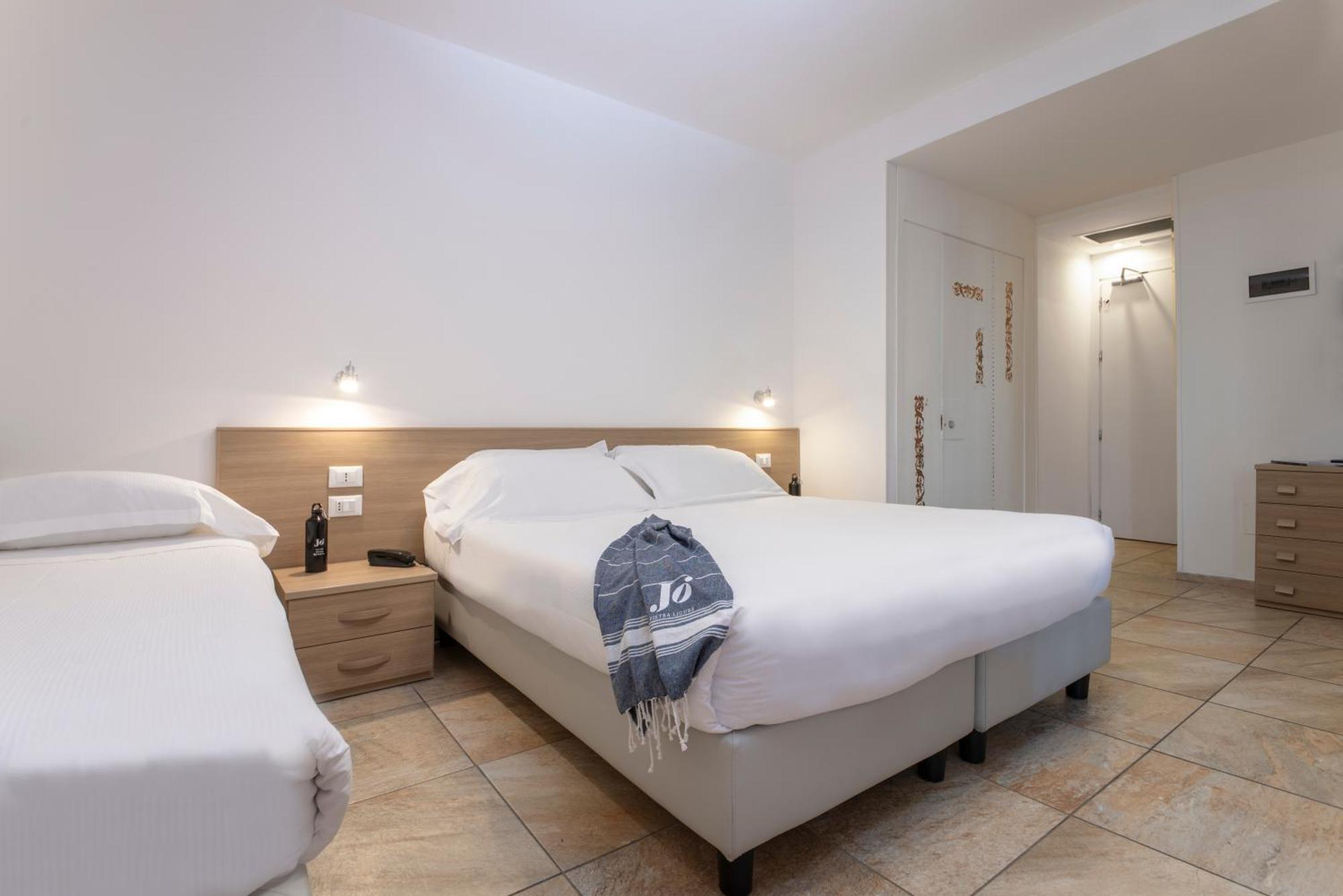 Hotel Jolly Roger Pietra Ligure Exterior foto