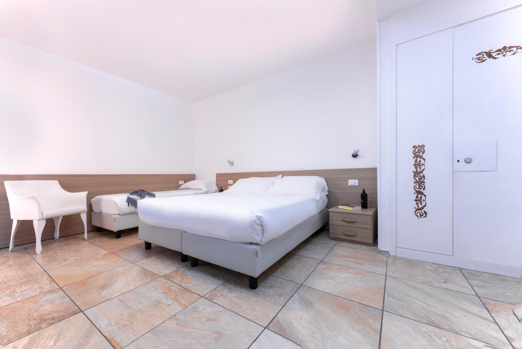 Hotel Jolly Roger Pietra Ligure Exterior foto